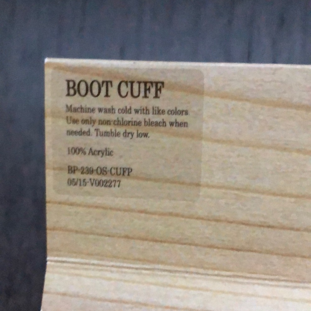 BearPaw Woman’s boot cuffs - Picture 4 of 5